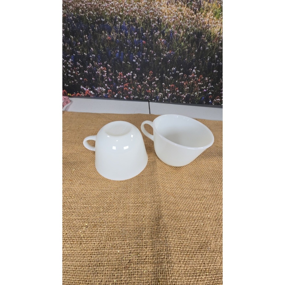 BB-1175.  set of Pyrex coffee cups